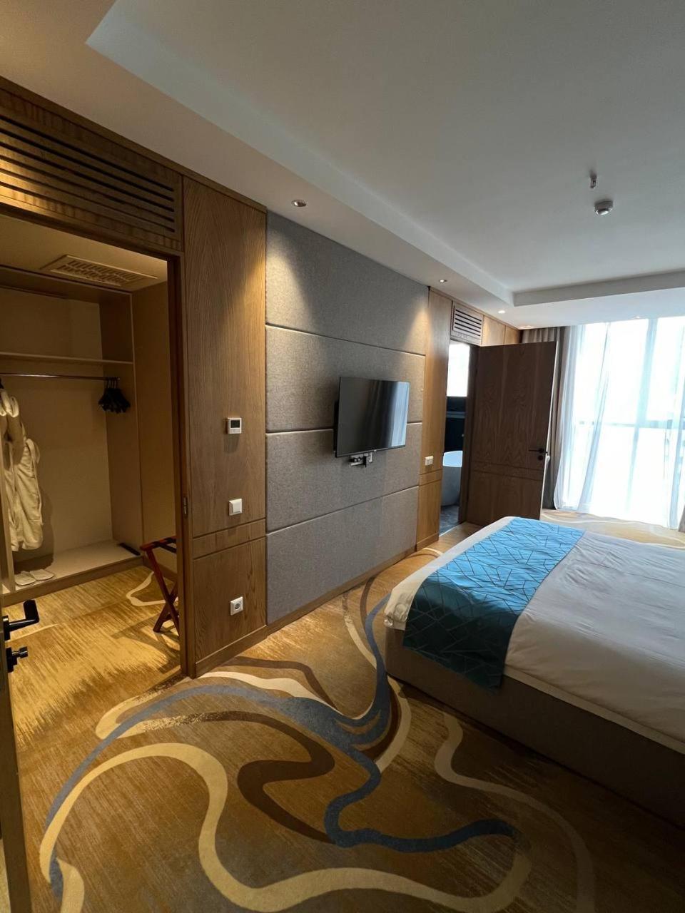 Sofia International Hotel Bisjkek Eksteriør billede