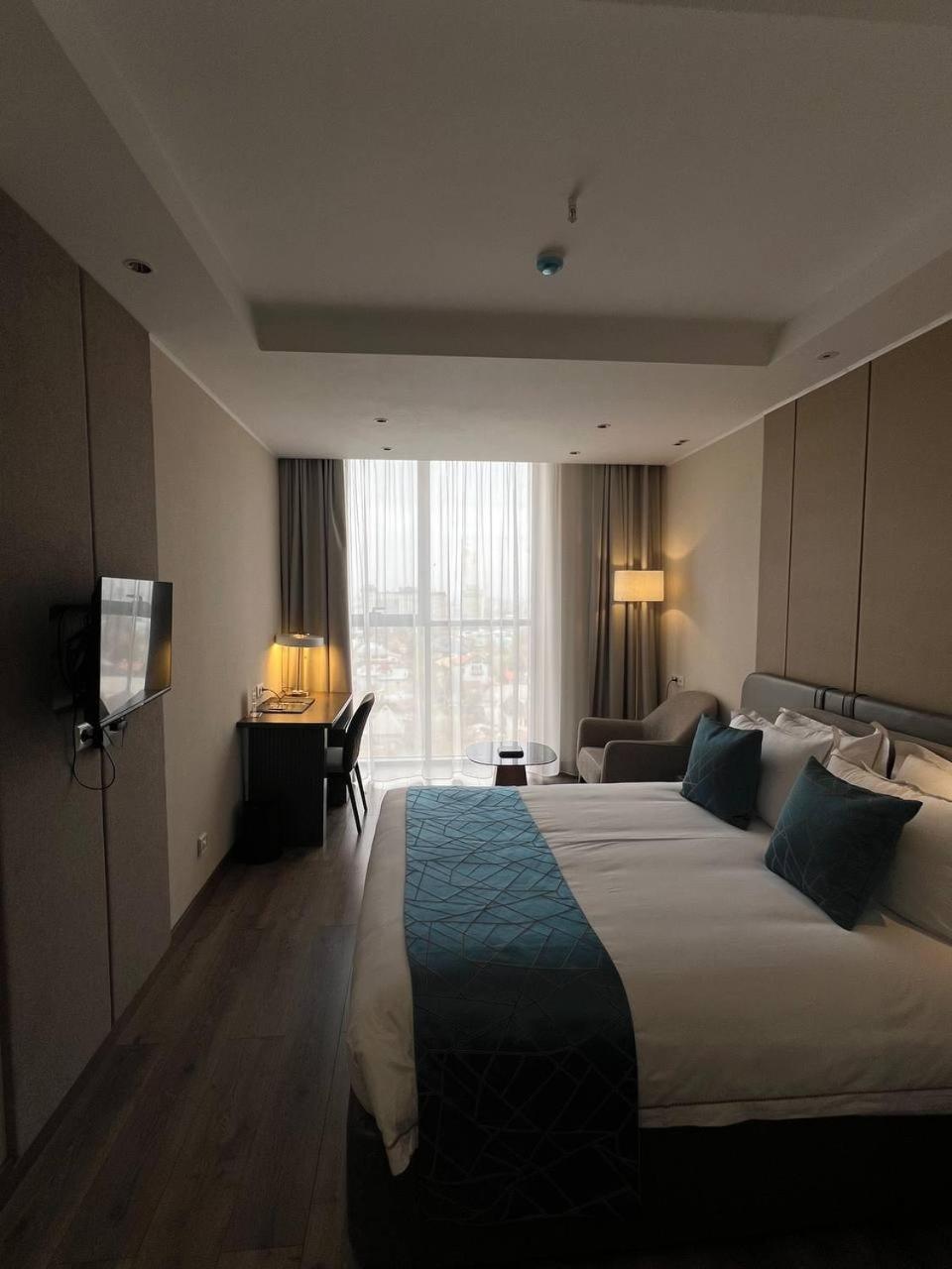 Sofia International Hotel Bisjkek Eksteriør billede
