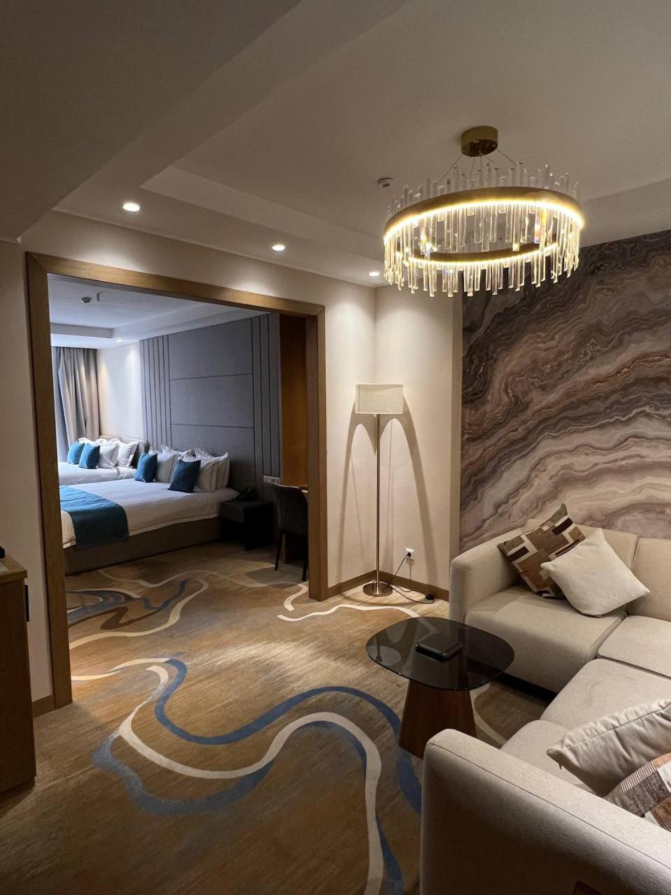 Sofia International Hotel Bisjkek Eksteriør billede